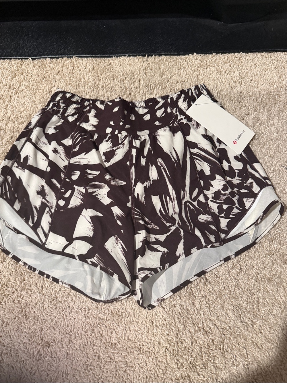 lululemon athletica Black and White Abstract Print Athletic Shorts - Picture 3 of 3
